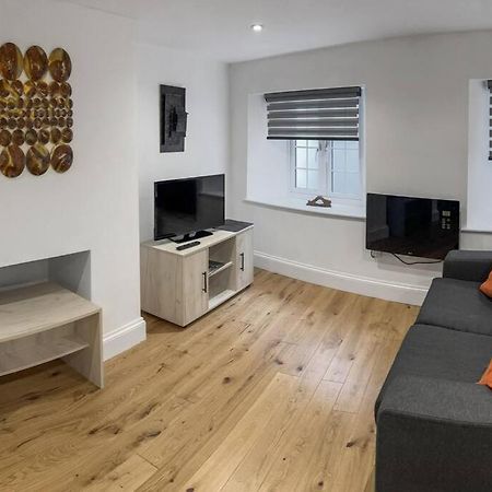 Cosy 1-Bdr W/ Free Parking In Central 독서 외부 사진