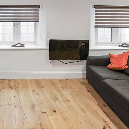 Cosy 1-Bdr W/ Free Parking In Central 독서 외부 사진