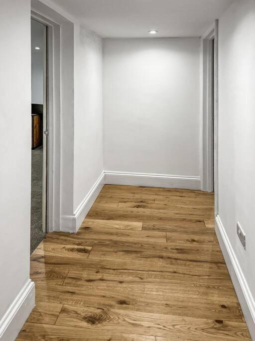 Cosy 1-Bdr W/ Free Parking In Central 독서 외부 사진