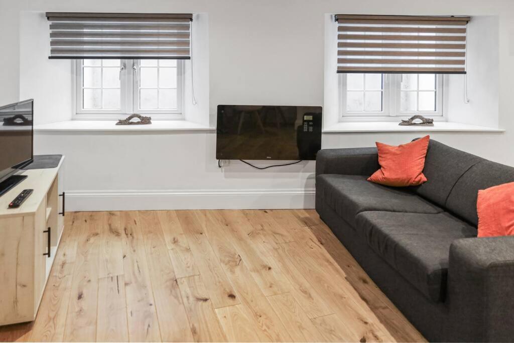 Cosy 1-Bdr W/ Free Parking In Central 독서 외부 사진