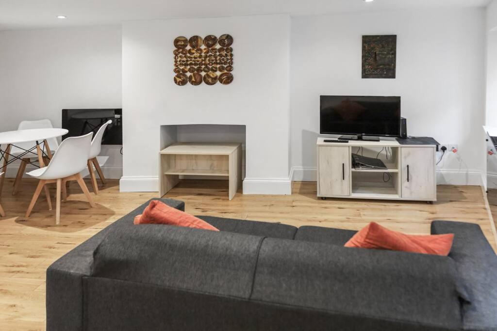 Cosy 1-Bdr W/ Free Parking In Central 독서 외부 사진
