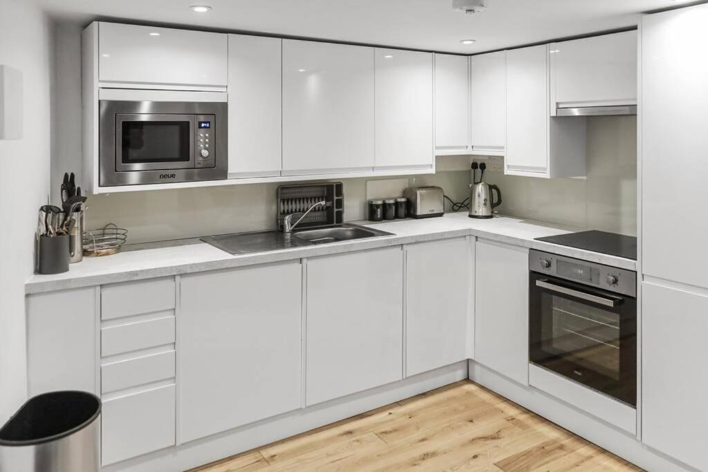 Cosy 1-Bdr W/ Free Parking In Central 독서 외부 사진